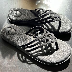 Sanuk sandals, strappy, womens, size 8 excellent used condition